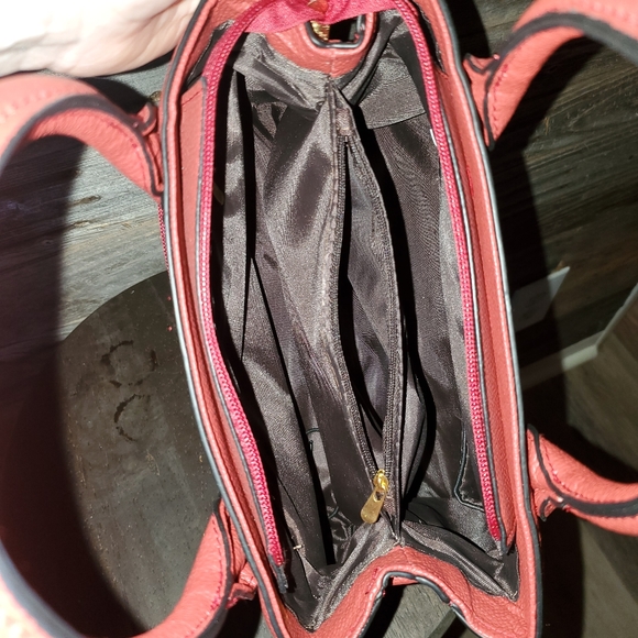 🤩Red Purse🤩 - Picture 3 of 8